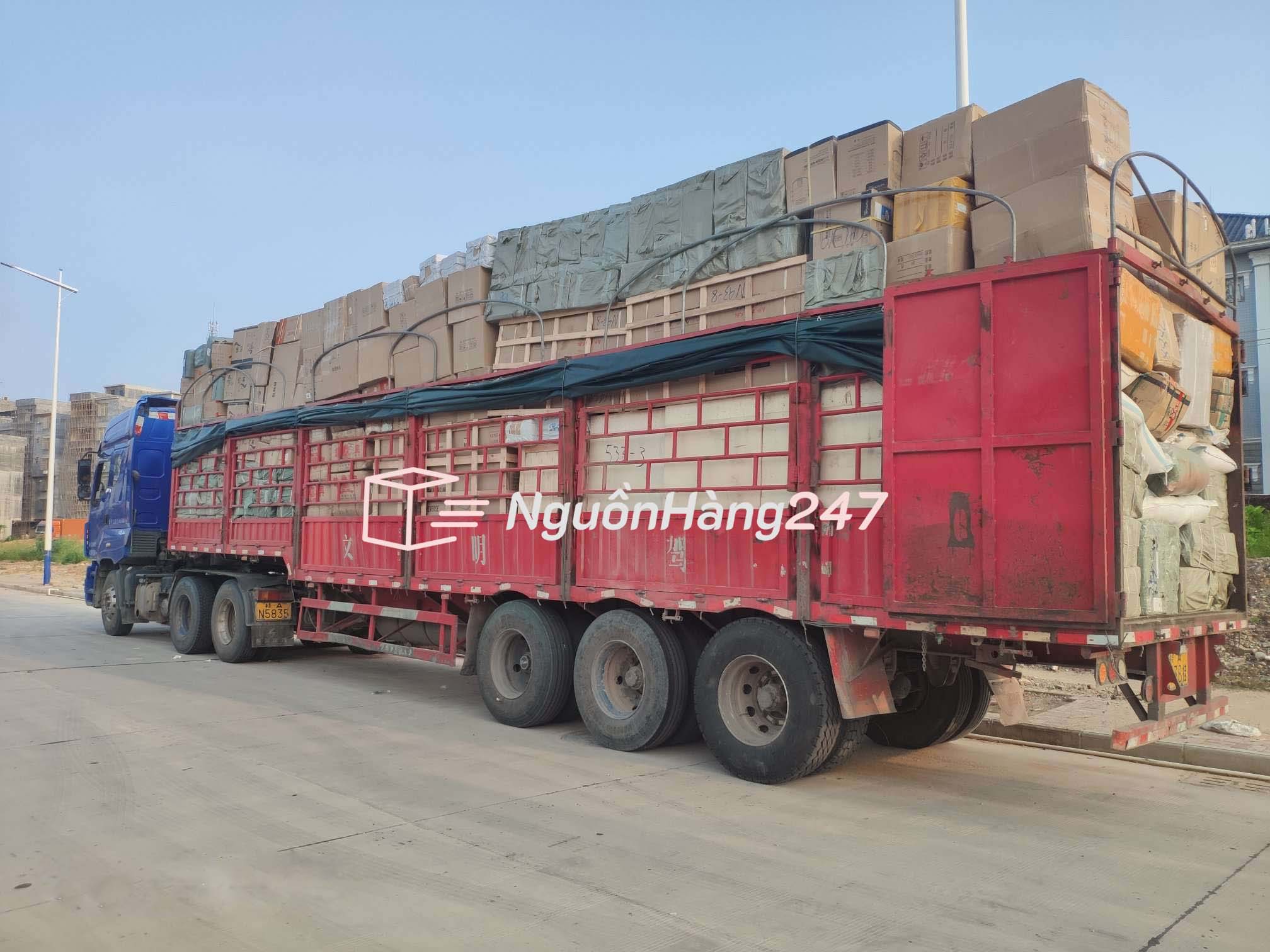 Sắp xếp hàng hóa lên container
