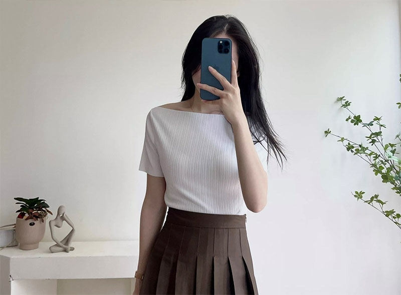 Áo trễ vai cổ thuyền