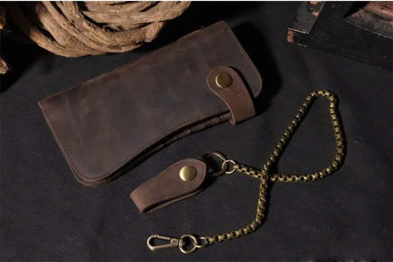 Ví da có dây xích