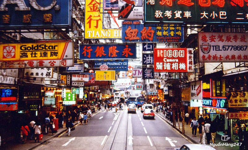 Nhập đồng hồ trẻ em ở chợ đầu mối của Trung Quốc