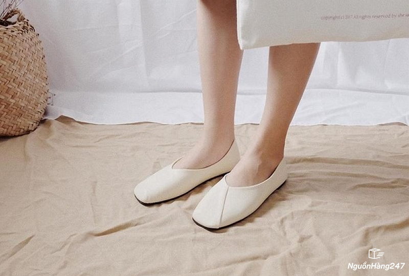 Giày đế bệt mũi vuông