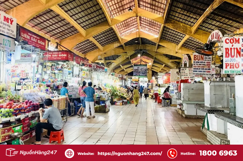 Bên trong chợ Bến Thành có gì?